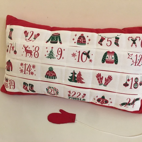 CHRISTMAS COUNTDOWN ADVENT CALENDAR THROW PILLOW W/ MITTEN CHARM - Picture 3 of 10